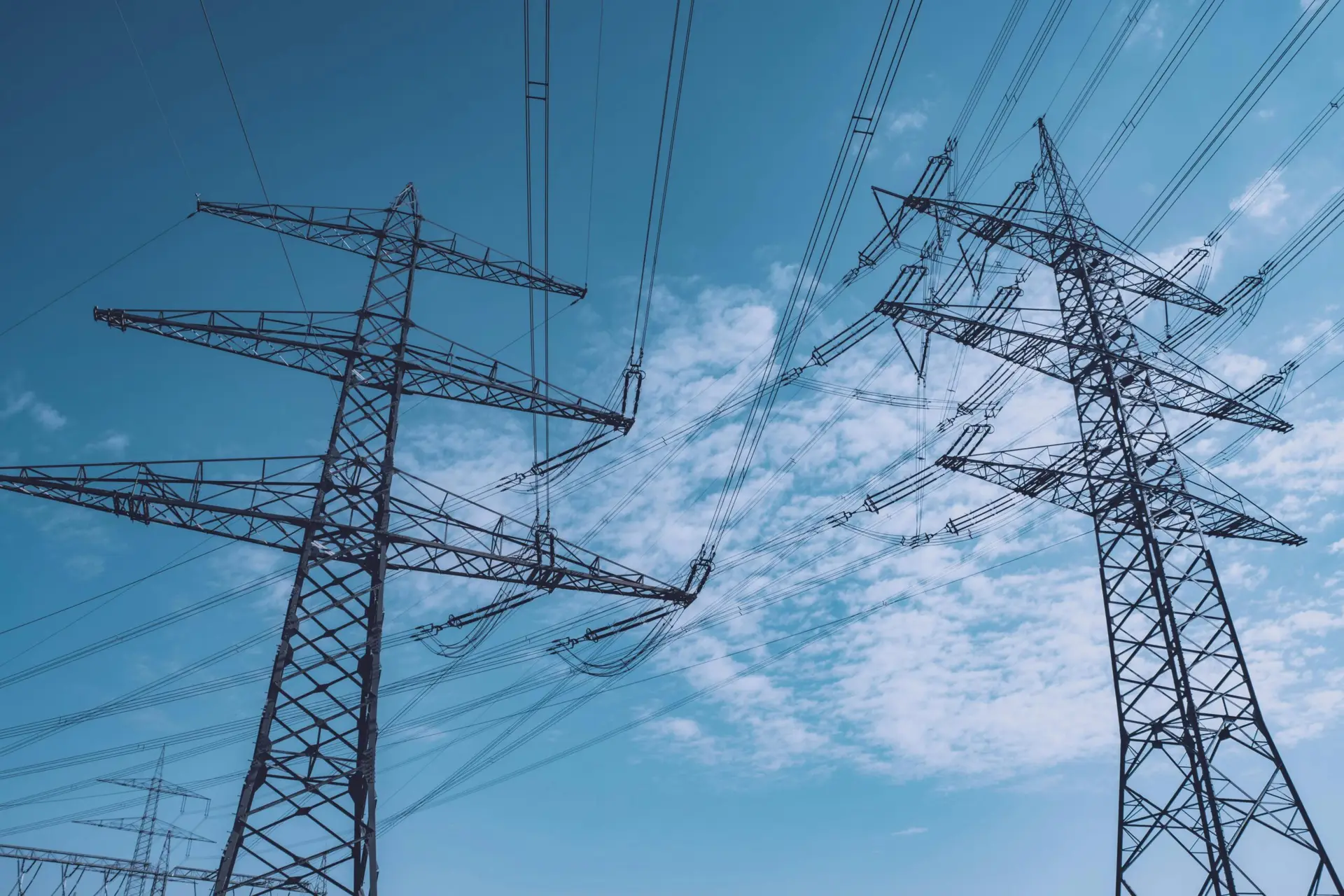 Landschaft und Infrastruktur als Symbol für Leitungstrassenplanung
